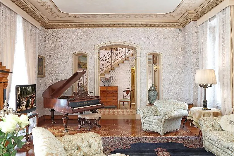 Villa La Vittoriana Salo 3*,  Italy